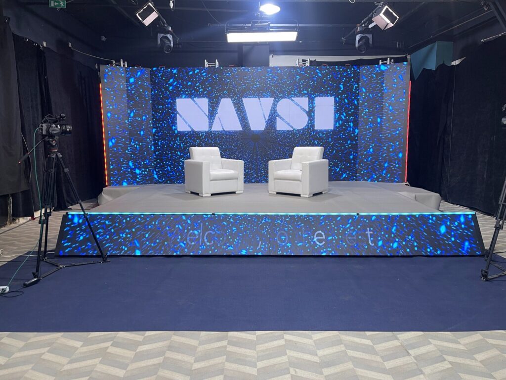 Plateau NAVSI éclairé, mur LED allumé
